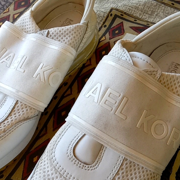 WHITE MICHAEL KORS TENNIS SHOES - Picture 2 of 6